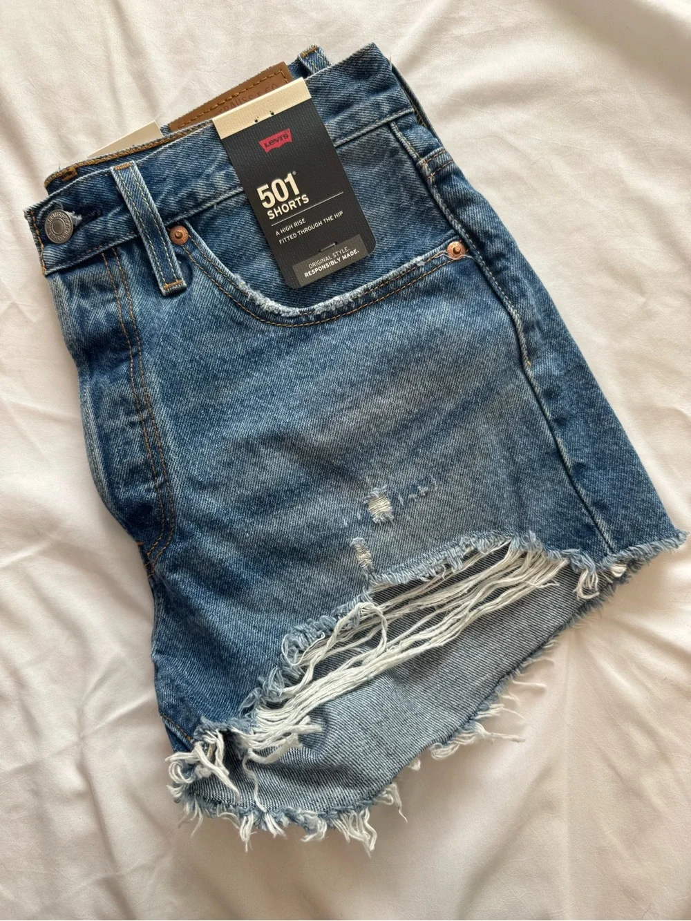 Levi's Women's Premium 501 Original Shorts ​- Medium Indigo - Picture 3 of 4